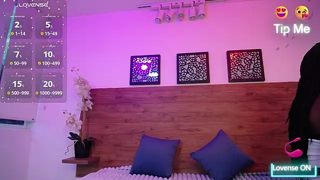 Snapshot of AlexandraCambell chatting on 09.13.25 AlexandraCambell online show from 09.13.25