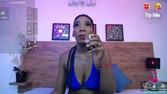 Snapshot of AlexandraCambell chatting on 10.05.25 AlexandraCambell online show from 10.05.25