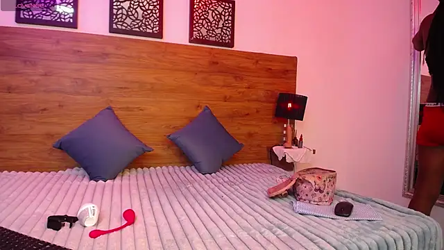 Snapshot of AlexandraCambell chatting on 10.10.25 AlexandraCambell online show from 10.10.25