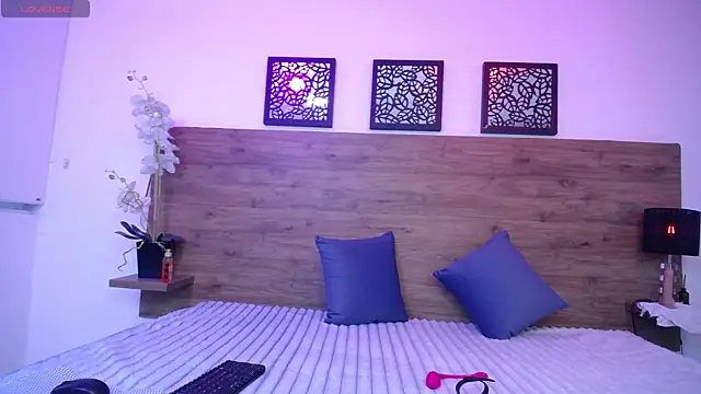 Snapshot of AlexandraCambell chatting on 10.11.25 AlexandraCambell online show from 10.11.25