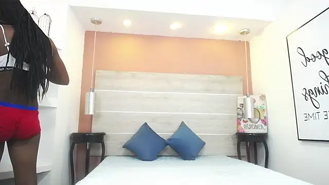 Snapshot of AlexandraCambell chatting on 11.10.25 AlexandraCambell online show from 11.10.25