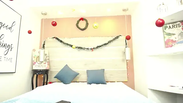 Snapshot of AlexandraCambell chatting on 12.14.25 AlexandraCambell online show from 12.14.25