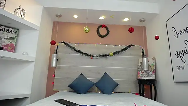 Snapshot of AlexandraCambell chatting on 12.15.25 AlexandraCambell online show from 12.15.25