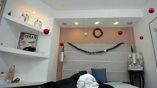 Snapshot of AlexandraCambell chatting on 12.19.25 AlexandraCambell online show from 12.19.25