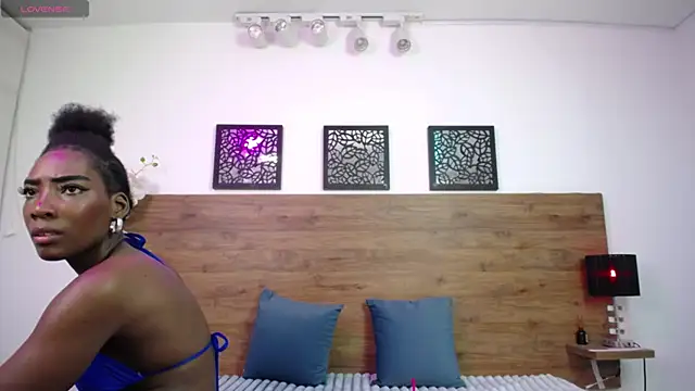 Snapshot of AlexandraCambell chatting on 02.13.26 AlexandraCambell online show from 02.13.26