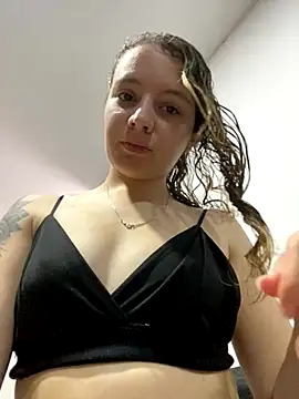 karla-thomsom10 online show from 11.26.25