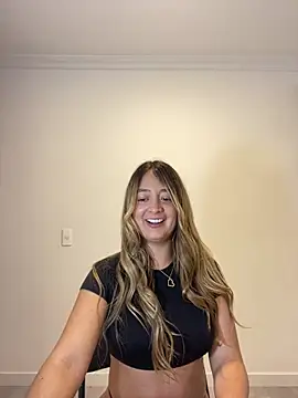 Snapshot of Zara_Ross chatting on 04.21.26 Zara Ross online show from 04.21.26