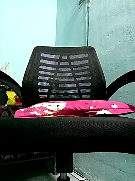 Snapshot of Minety473 chatting on 10.12.25 Minety473 online show from 10.12.25