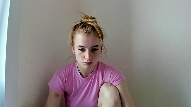 Snapshot of stacey__doll chatting on 09.10.25 stacey doll online show from 09.10.25