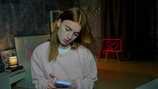 Snapshot of stacey__doll chatting on 10.10.25 stacey doll online show from 10.10.25