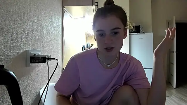 Snapshot of stacey__doll chatting on 10.19.25 stacey doll online show from 10.19.25