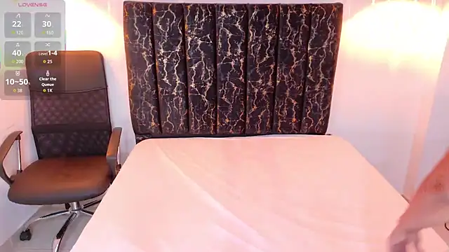 Snapshot of evvaa_moon69 chatting on 04.30.26 evvaa moon69 online show from 04.30.26
