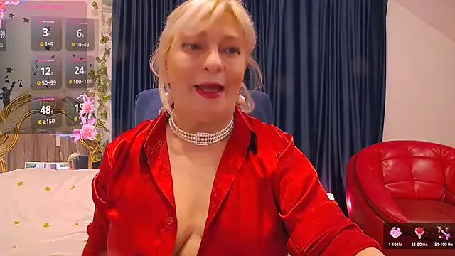 Snapshot of HypnotikCate chatting on 02.07.25 HypnotikCate online show from 02.07.25