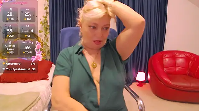 Snapshot of HypnotikCate chatting on 02.20.25 HypnotikCate online show from 02.20.25