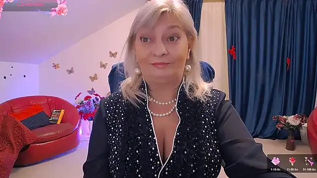 Snapshot of HypnotikCate chatting on 02.04.26 HypnotikCate online show from 02.04.26