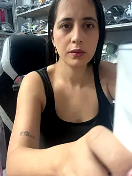 Snapshot of GiaDuque chatting on 09.24.25 GiaDuque online show from 09.24.25