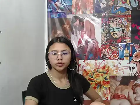 Snapshot of SofieLove_01 chatting on 10.08.25 SofieLove 01 online show from 10.08.25