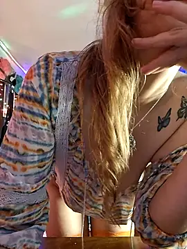 Snapshot of PeachyAriel chatting on 03.01.26 PeachyAriel online show from 03.01.26