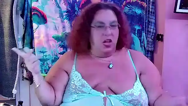 Snapshot of lil-gemini-hippy chatting on 10.15.25 lil-gemini-hippy online show from 10.15.25