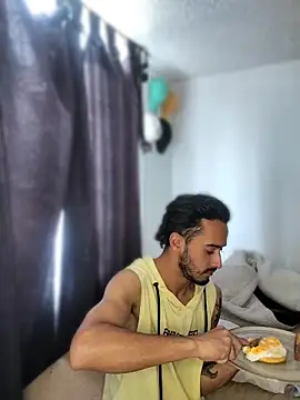 Snapshot of Andrusex100 chatting on 04.05.26 Andrusex100 online show from 04.05.26