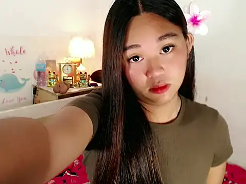 Snapshot of Malia_cummer chatting on 12.02.25 Malia cummer online show from 12.02.25