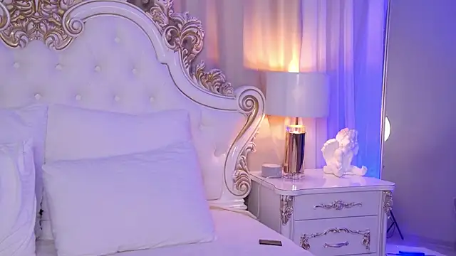 MeganStrain online show from 12.23.25