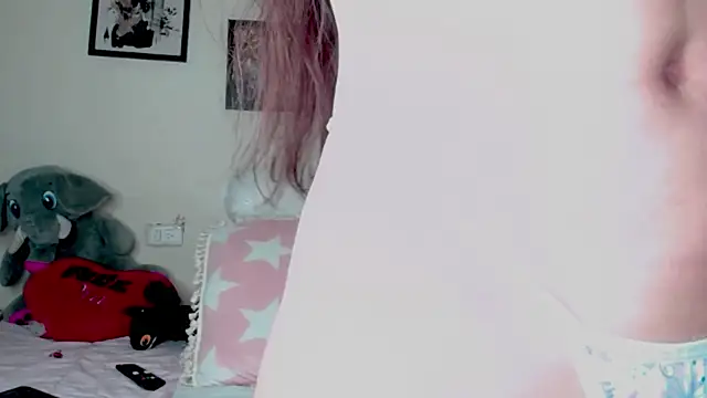 Snapshot of AmyRoux21 chatting on 10.10.25 AmyRoux21 online show from 10.10.25