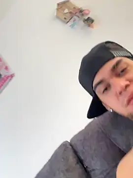 Snapshot of enzo_vittale03_ chatting on 09.26.25 enzo vittale03 online show from 09.26.25