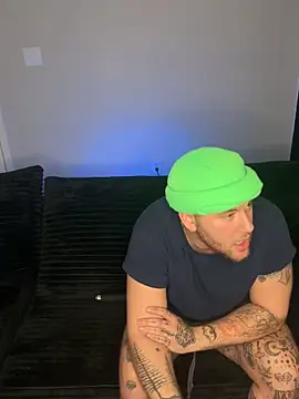 Snapshot of theviberoom chatting on 12.15.25 theviberoom online show from 12.15.25