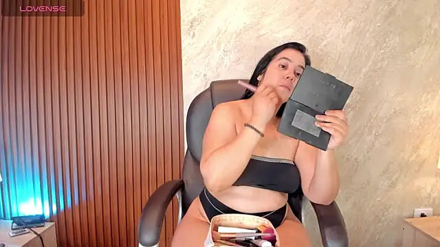  Cris Spicy  online show from 10.26.25