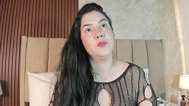 Snapshot of _Cris_Spicy_ chatting on 04.15.26 Cris Spicy online show from 04.15.26