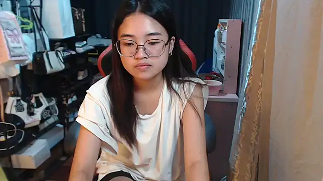 urhoneybunny25 online show from 10.13.25