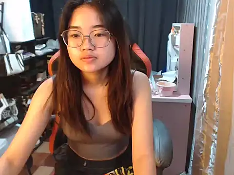 urhoneybunny25 online show from 10.13.25