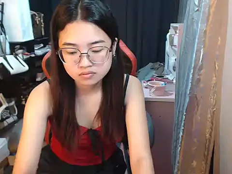 urhoneybunny25 online show from 10.15.25