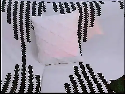 Snapshot of nikohaha2025 chatting on 12.01.25 nikohaha2025 online show from 12.01.25