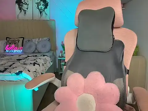 Snapshot of Hot_vibes143 chatting on 09.29.25 Hot vibes143 online show from 09.29.25