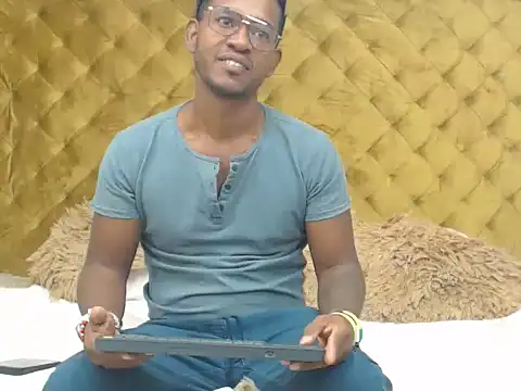Snapshot of AndyCalifornia1 chatting on 10.17.25 AndyCalifornia1 online show from 10.17.25