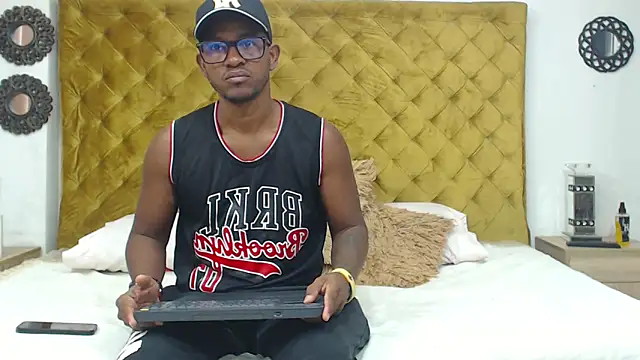 Snapshot of AndyCalifornia1 chatting on 10.21.25 AndyCalifornia1 online show from 10.21.25