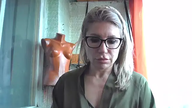 fox red lady7 online show from 04.01.26