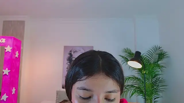 Snapshot of LUNAA___ chatting on 04.21.26 LUNAA online show from 04.21.26