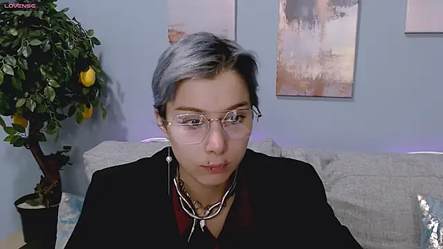 Snapshot of SophieAsh chatting on 09.30.25 SophieAsh online show from 09.30.25