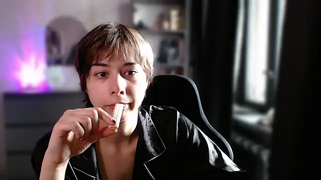 Snapshot of SophieAsh chatting on 06.21.26 SophieAsh online show from 06.21.26