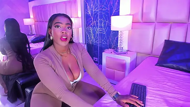 ReinaMiah online show from 11.28.25