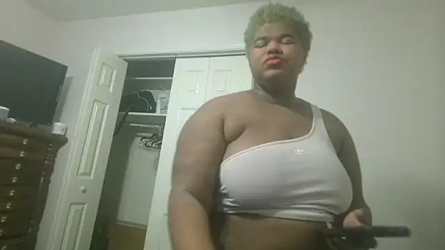 Snapshot of techprincessxx chatting on 09.17.25 techprincessxx online show from 09.17.25