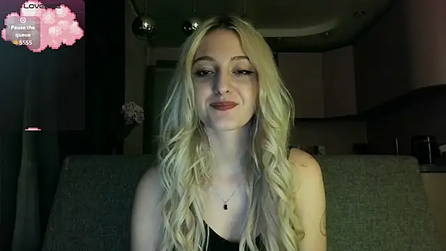 white liillyy online show from 09.08.25