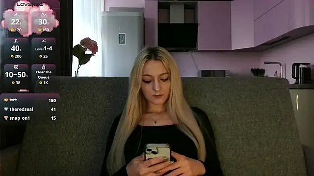 white liillyy online show from 09.11.25