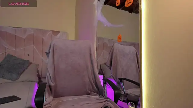 Mia mtnz02 online show from 10.24.25