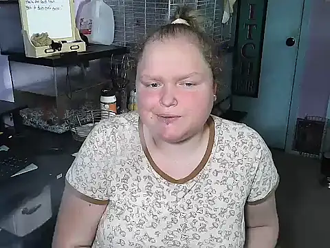 Snapshot of KadiSparkle chatting on 09.16.25 KadiSparkle online show from 09.16.25