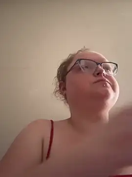 Snapshot of KadiSparkle chatting on 04.16.26 KadiSparkle online show from 04.16.26