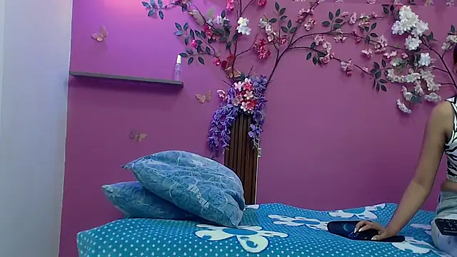 skinnybarbie022 online show from 12.04.25